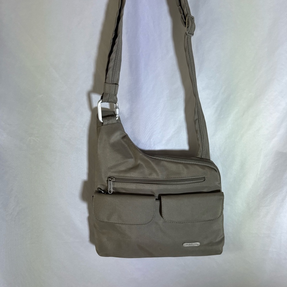 TRAVELON Anti Theft Classic Crossbody Bag In Nutmeg Rock With Adjustable Strap